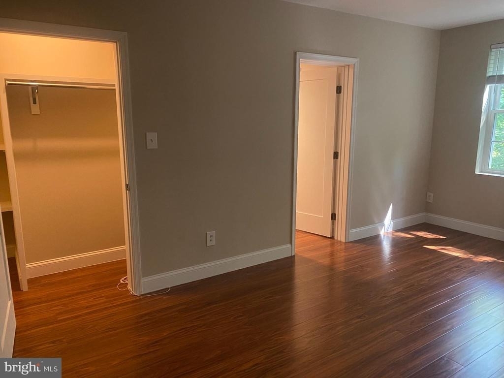 1905 N Rhodes Street - Photo 9