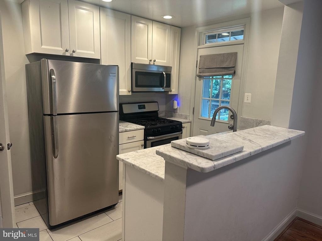 1045 N Nelson Street - Photo 4