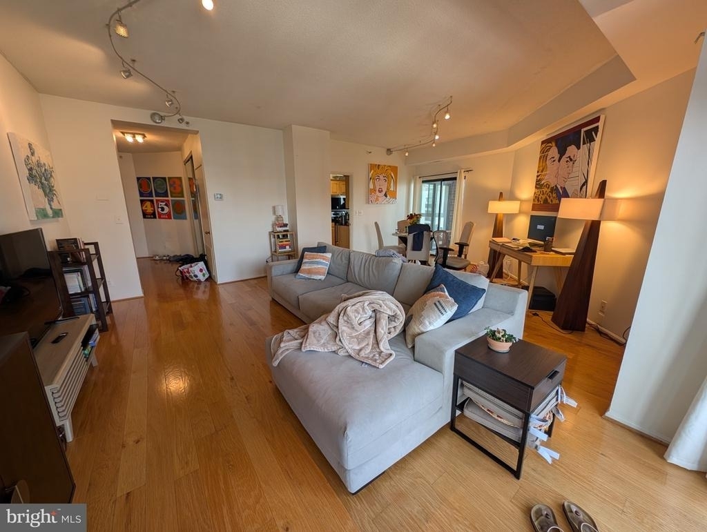 1600 N Oak Street - Photo 3