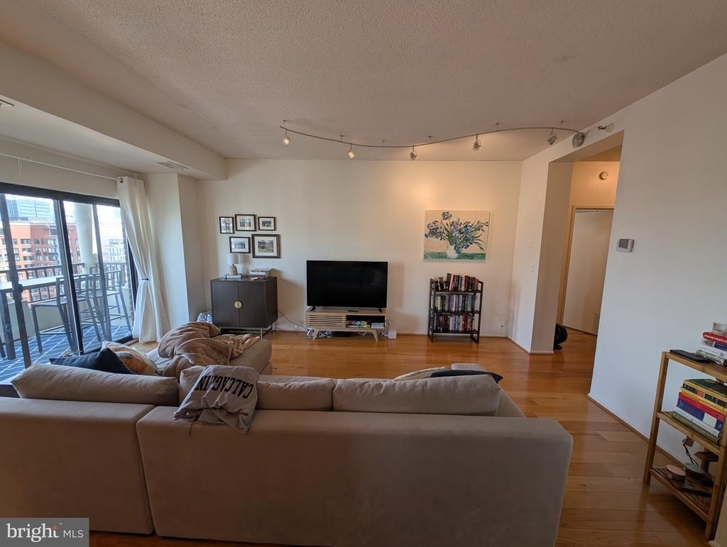 1600 N Oak Street - Photo 4