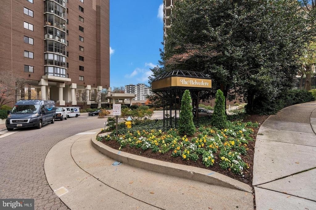 1600 N Oak Street - Photo 1