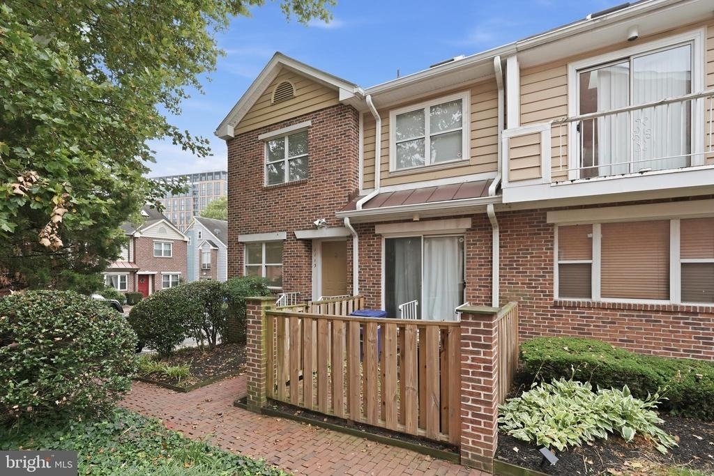 1113 N Vernon Street - Photo 2