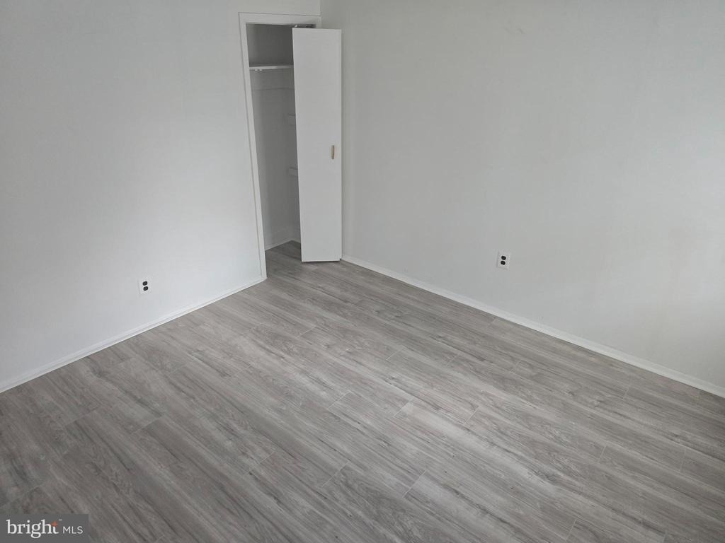 2621 E Monmouth Street - Photo 2