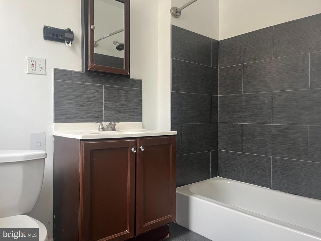 6124 N Broad Street - Photo 7