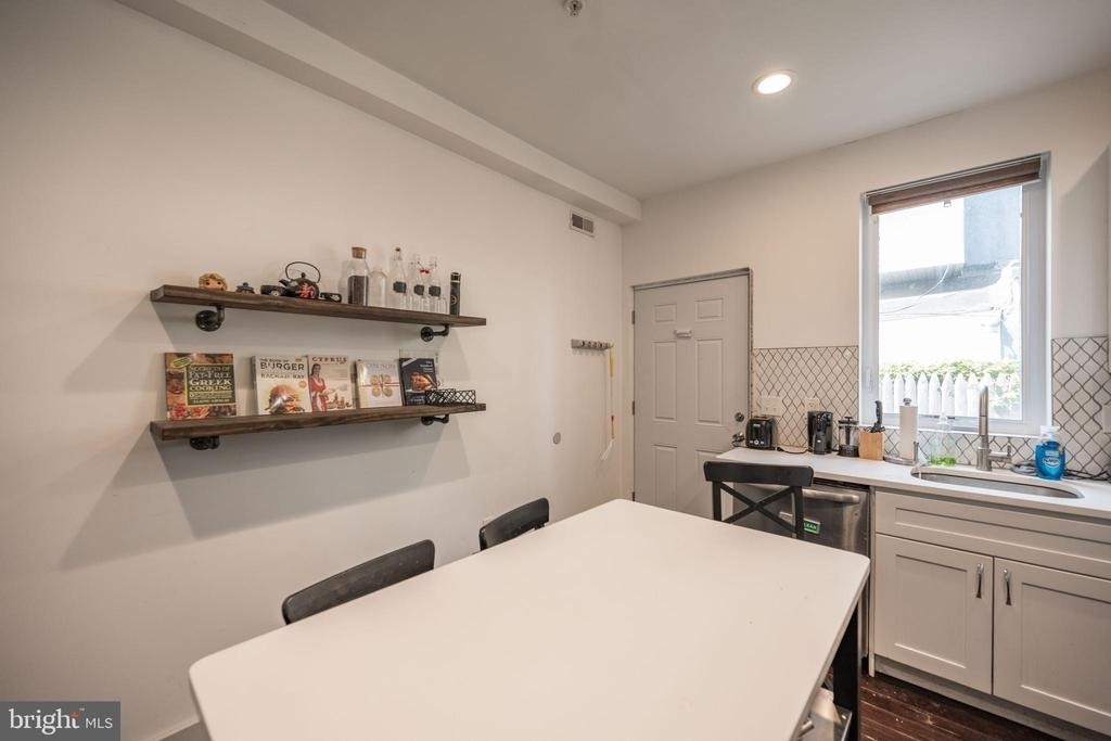 1770 Waterloo Street - Photo 6