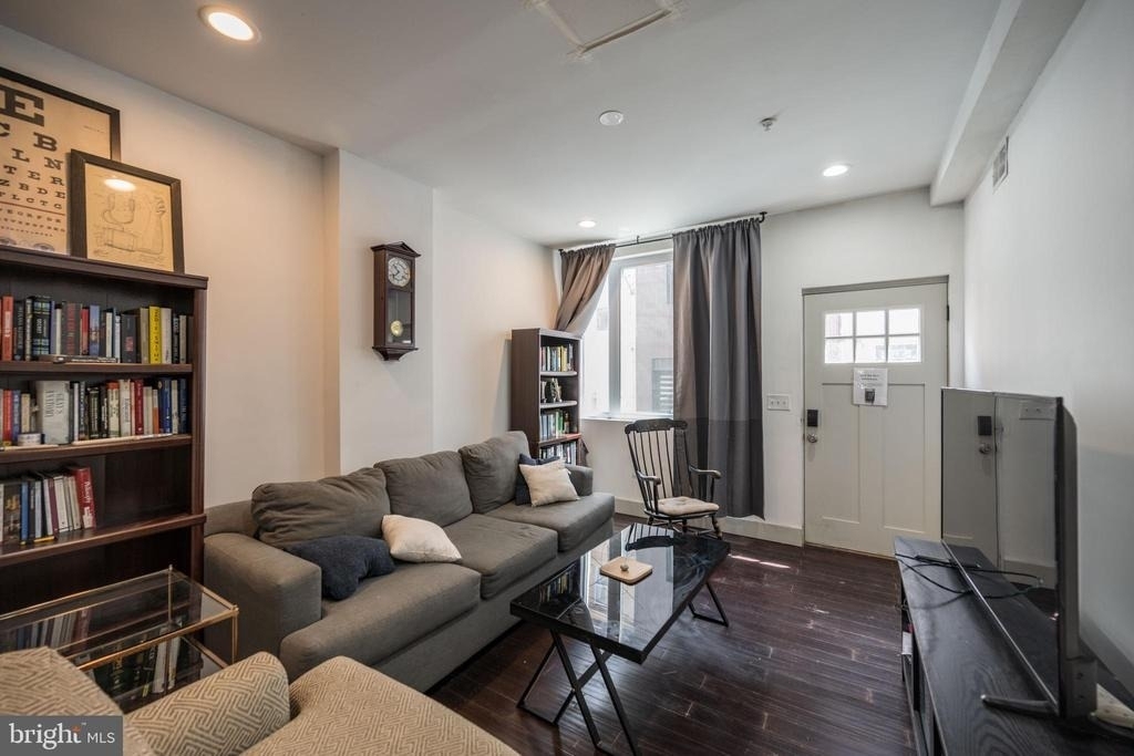 1770 Waterloo Street - Photo 4