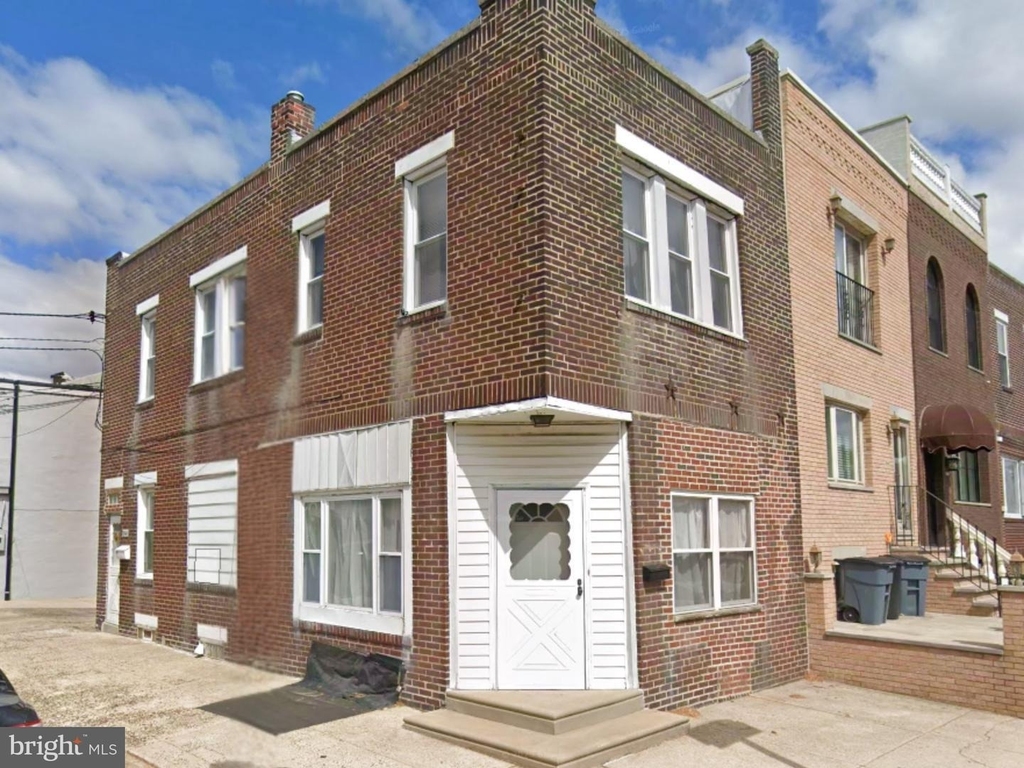 2842 S Iseminger Street - Photo 0