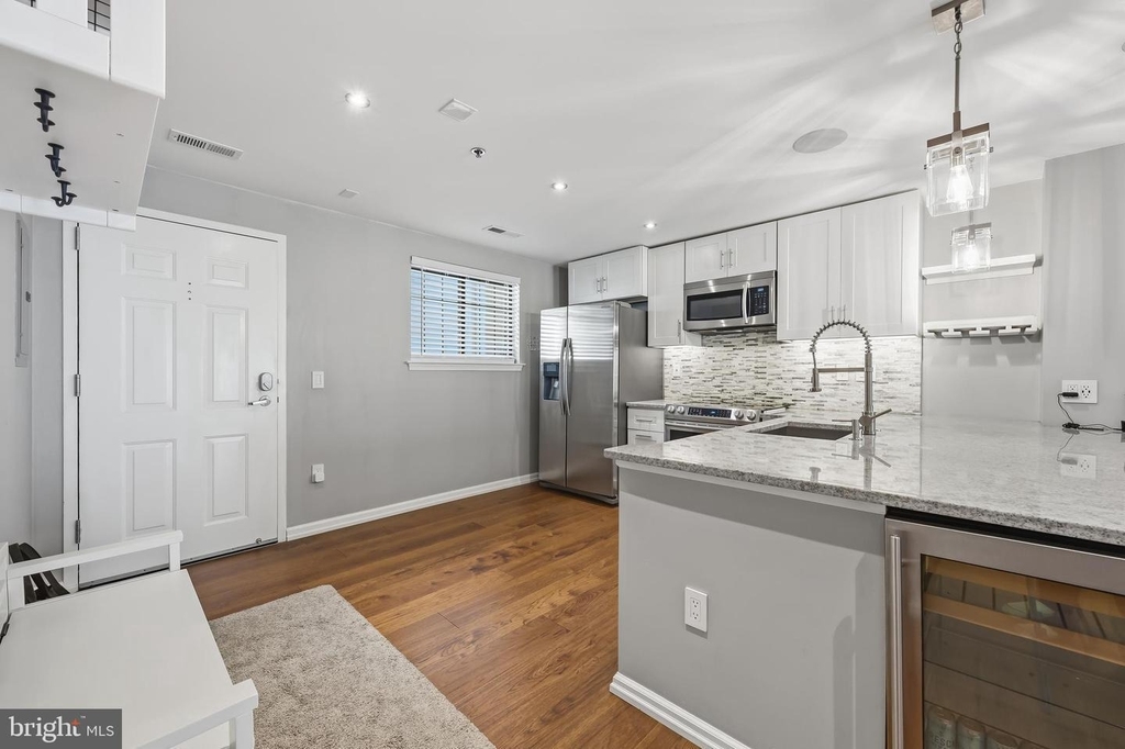 2 Leverington Avenue - Photo 1