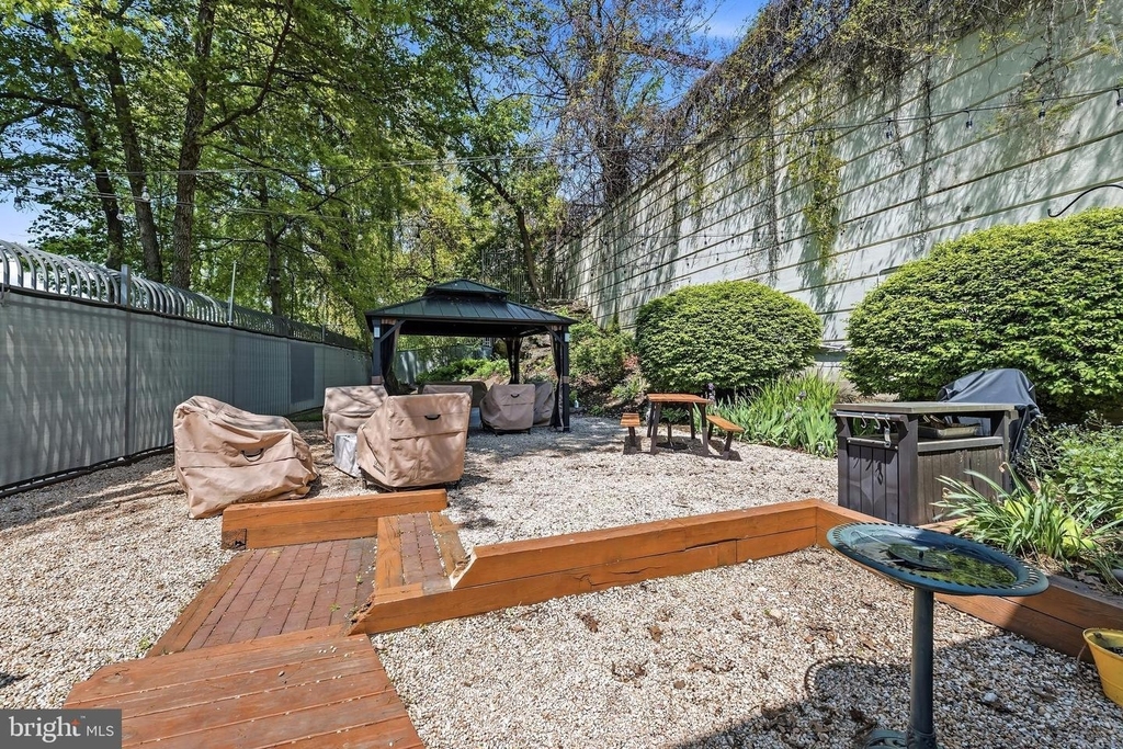 2 Leverington Avenue - Photo 18