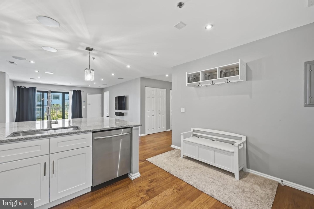 2 Leverington Avenue - Photo 2