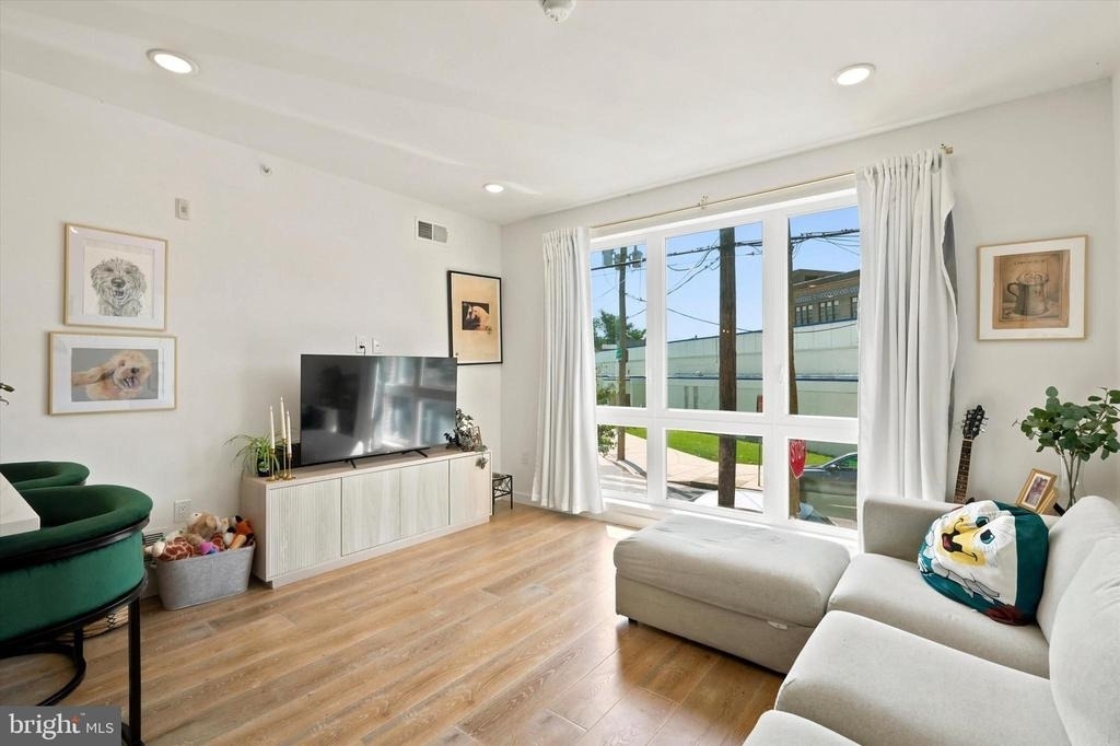 1729 Francis Street - Photo 10