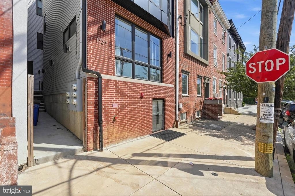 1729 Francis Street - Photo 2