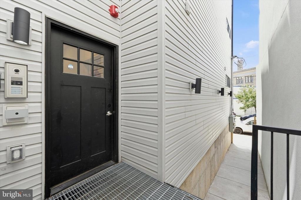 1729 Francis Street - Photo 2