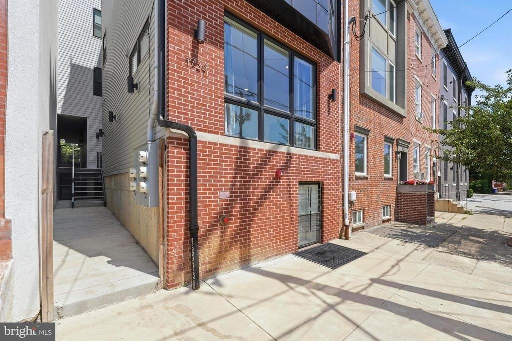 1729 Francis Street - Photo 1