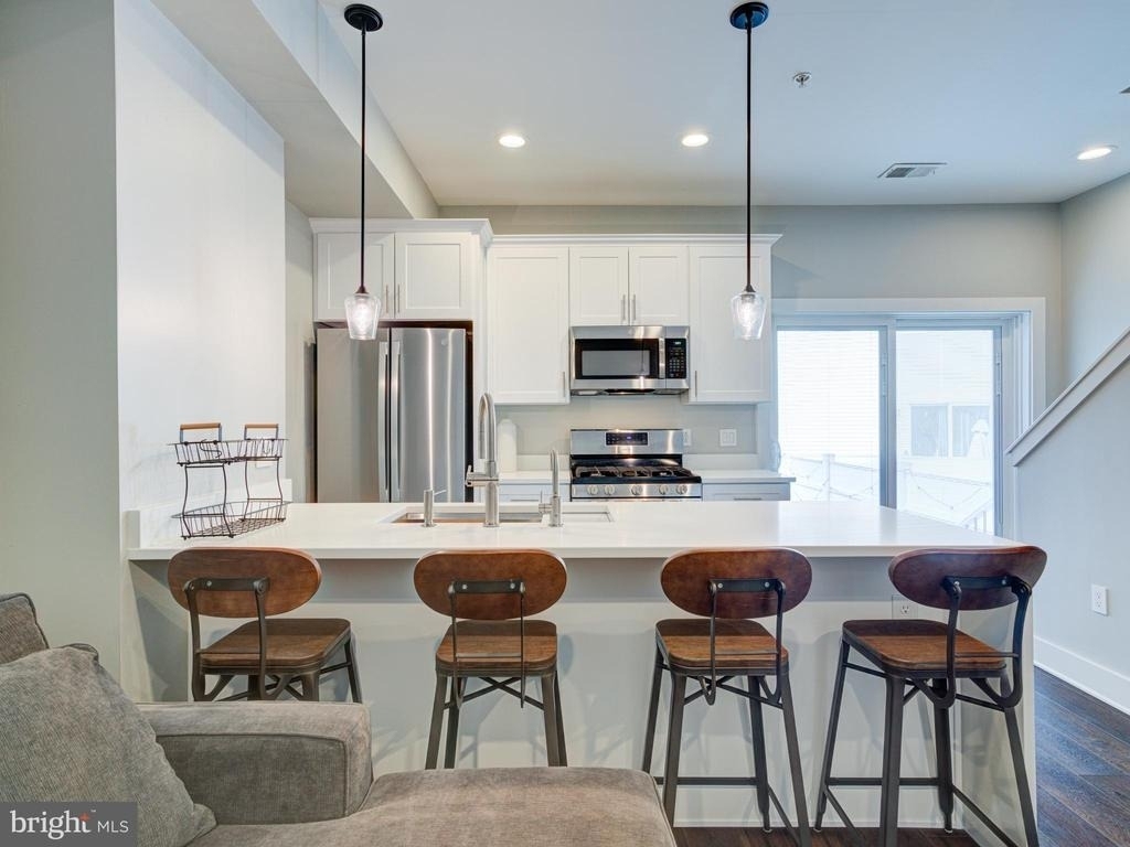 1118 E Dunton Street - Photo 0