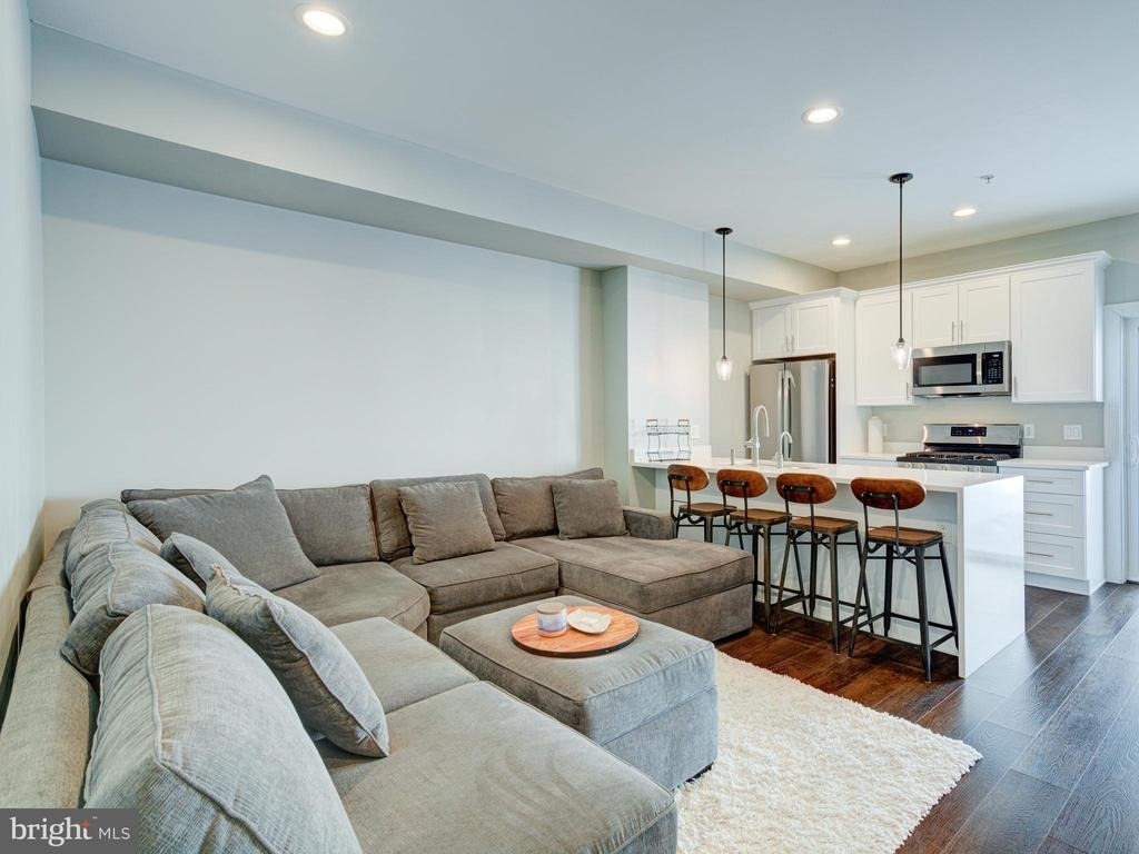 1118 E Dunton Street - Photo 1
