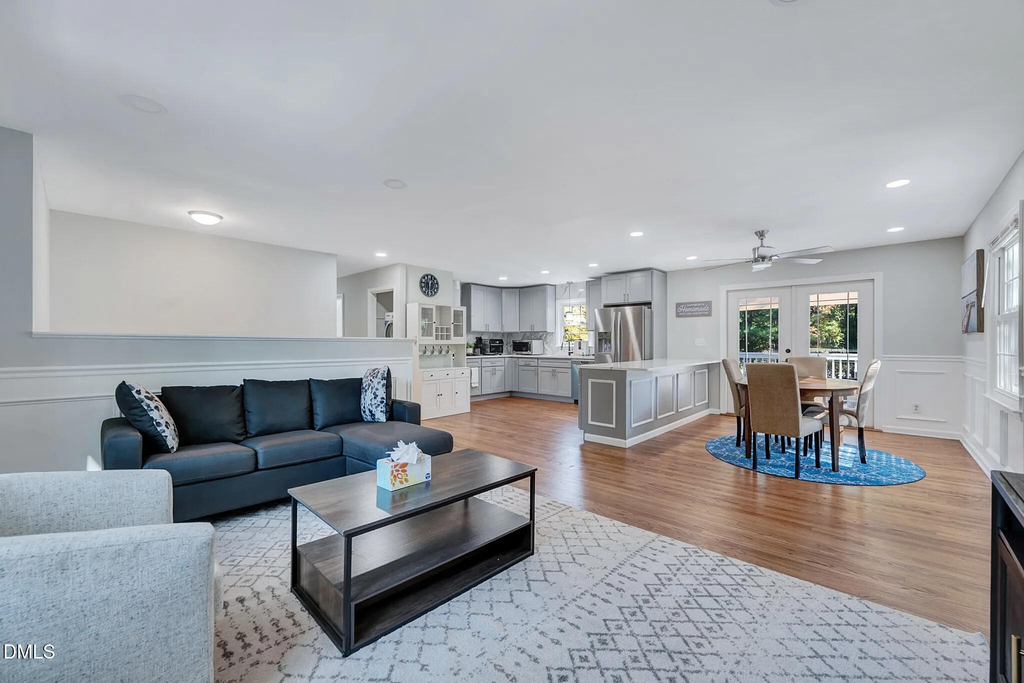 406 Snelling - Photo 1