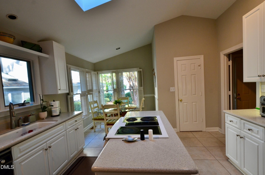 531 Weathersfield - Photo 2