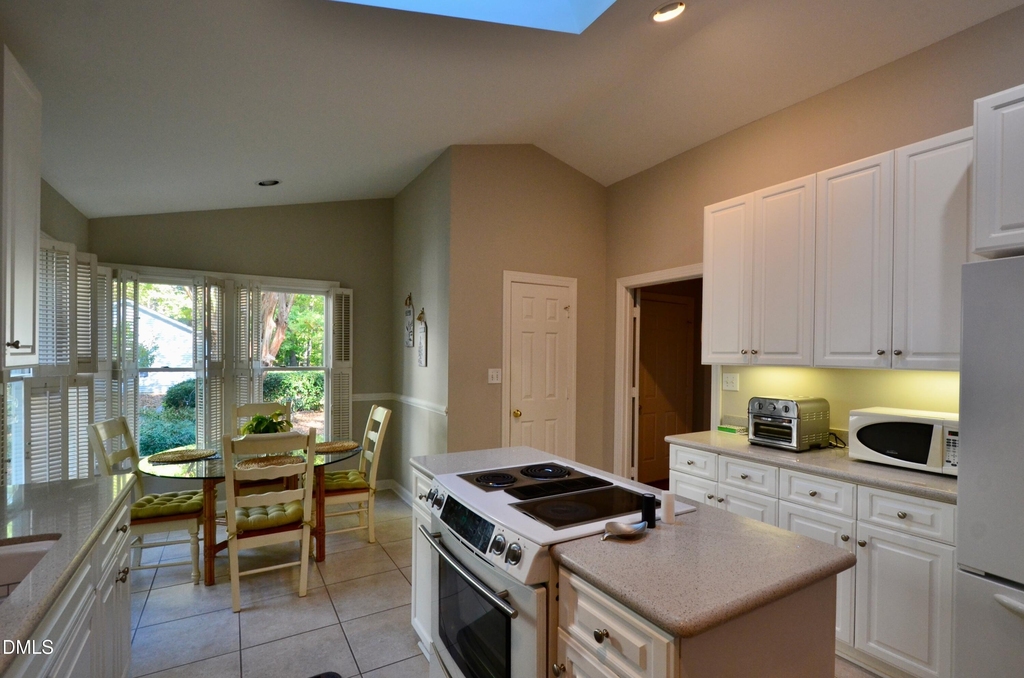531 Weathersfield - Photo 4