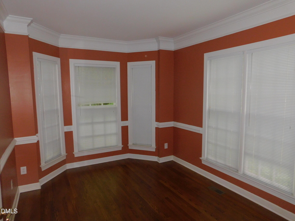 106 Southbank Drive - Photo 2