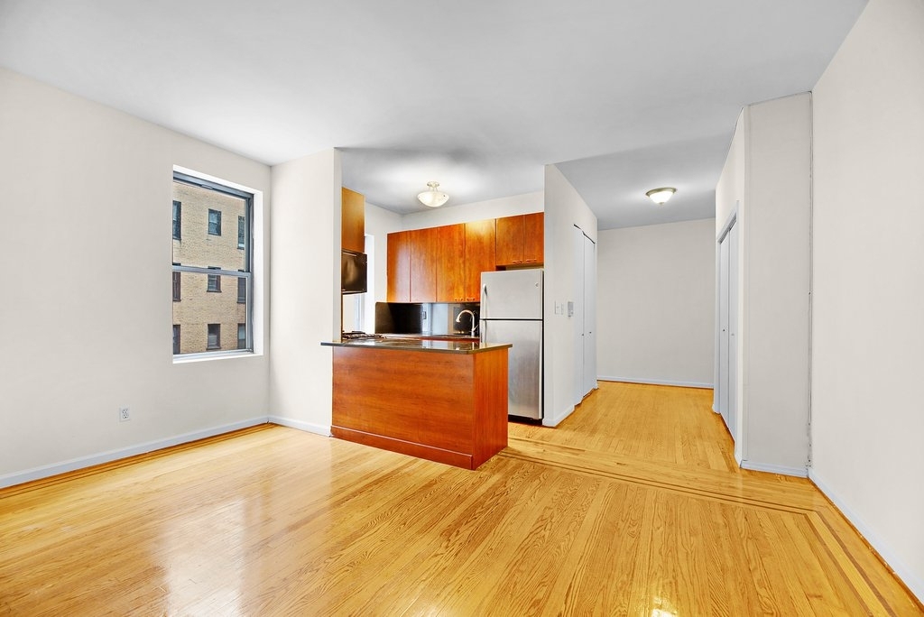 East 31st street & Park Avenue - Photo 0