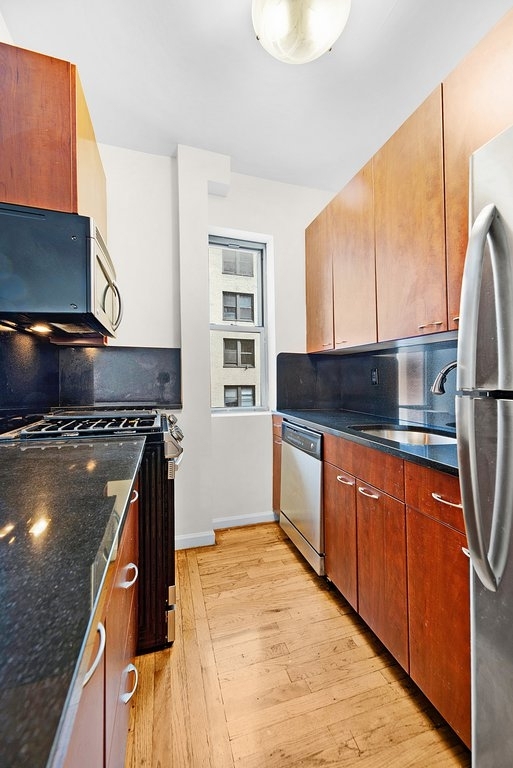 East 31st street & Park Avenue - Photo 2