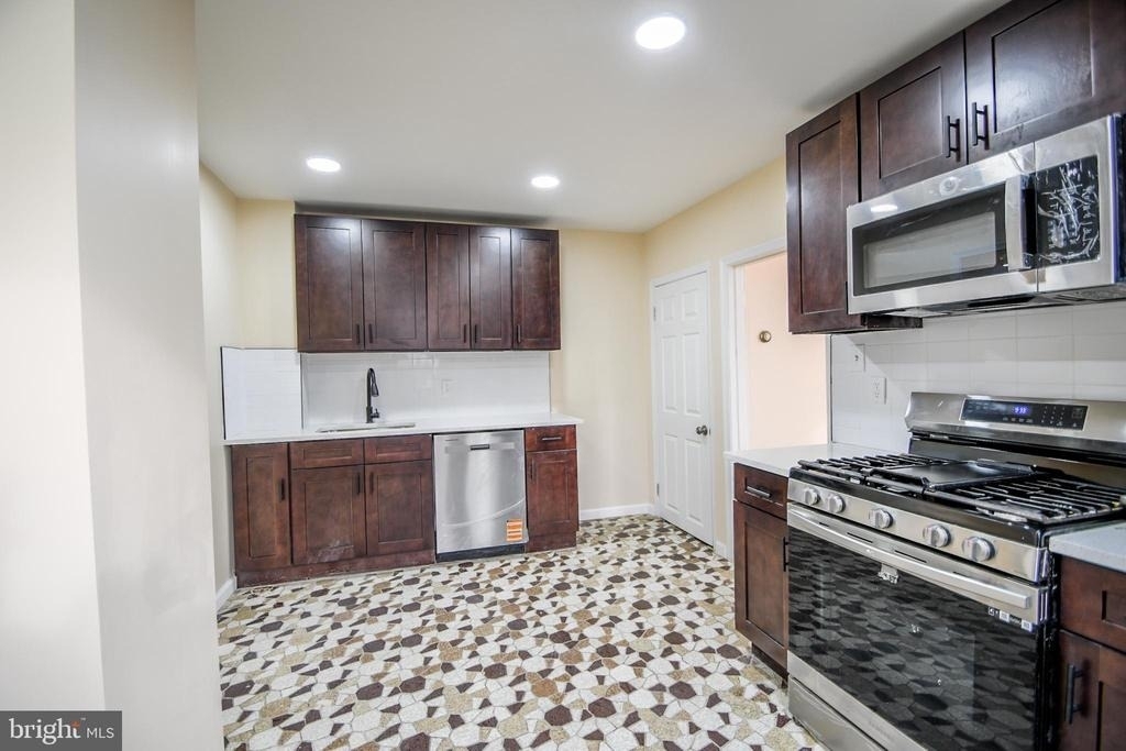 3817 Dennison Avenue - Photo 7