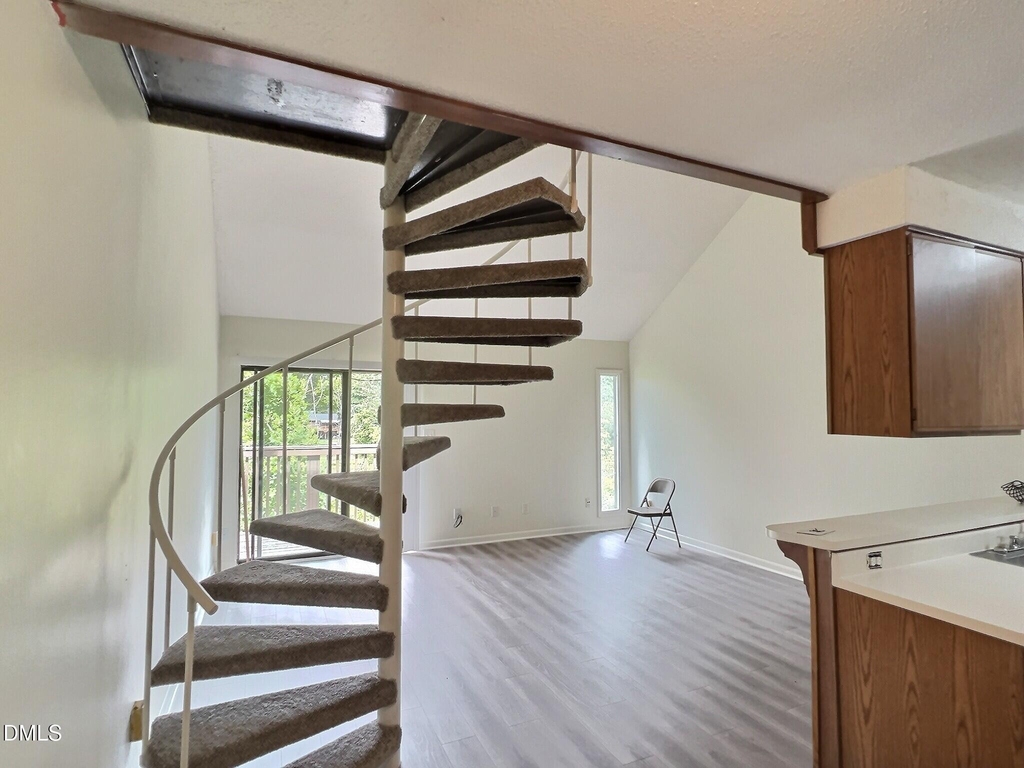 3081 Huntleigh Drive - Photo 2