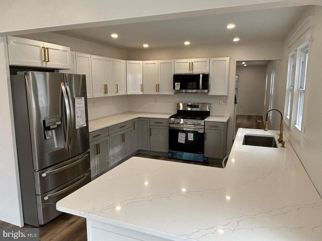 1019 S Broadway - Photo 10