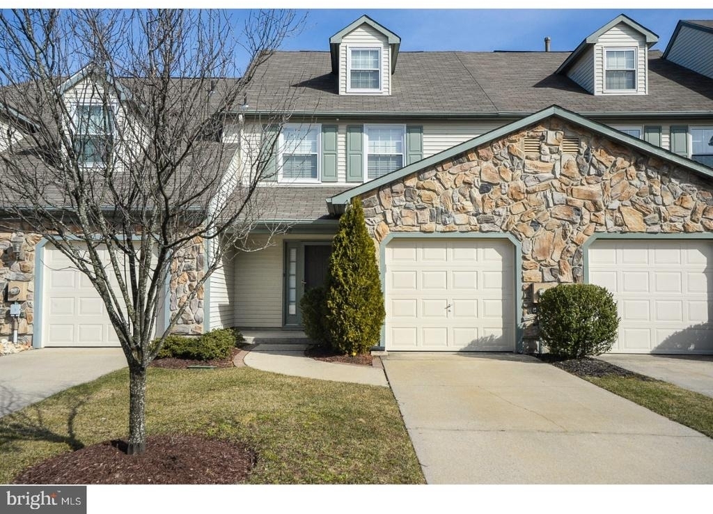 102 Hazelwood Lane - Photo 0