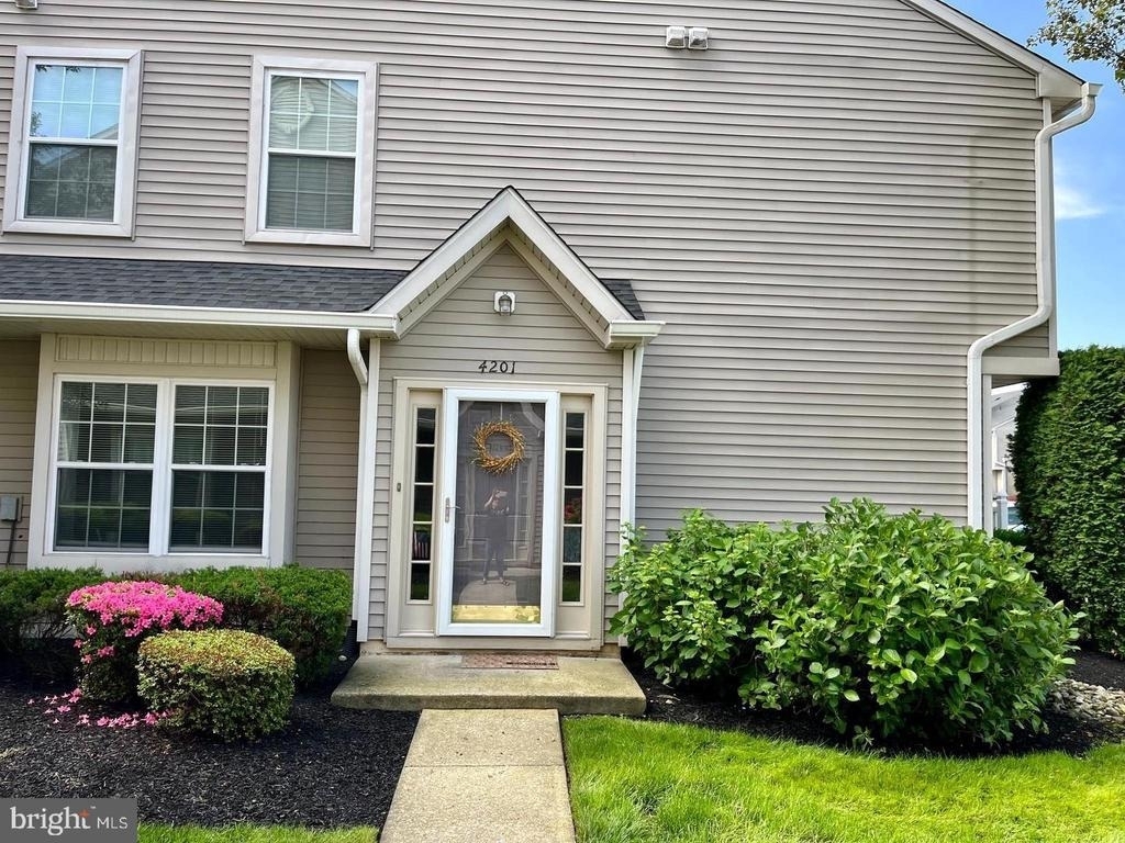 4201 Grenwich Lane - Photo 1