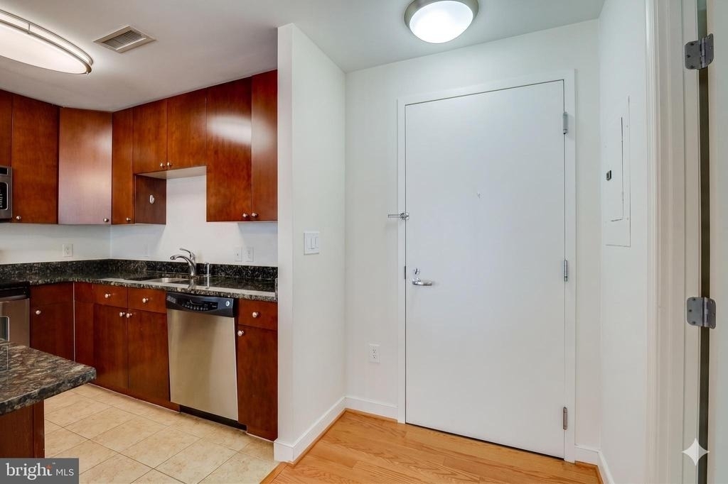 155 Potomac Passage - Photo 8