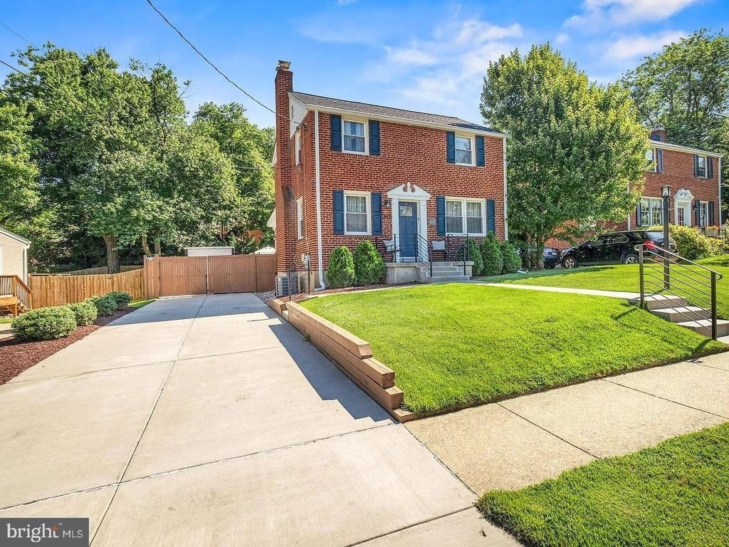 2605 Arcola Avenue - Photo 2