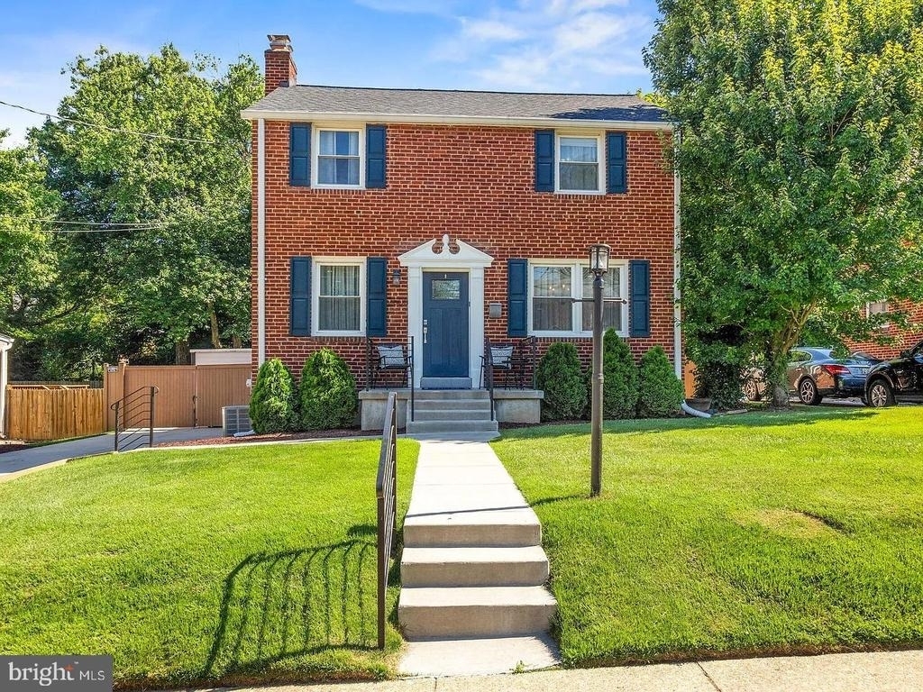 2605 Arcola Avenue - Photo 0