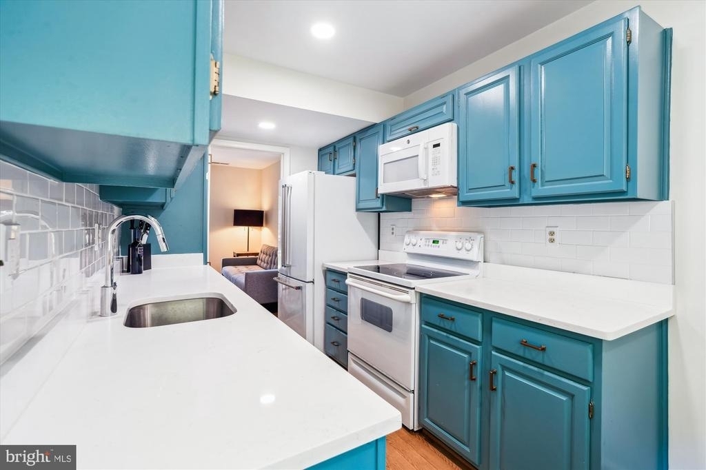 4934 Bradley Boulevard - Photo 7