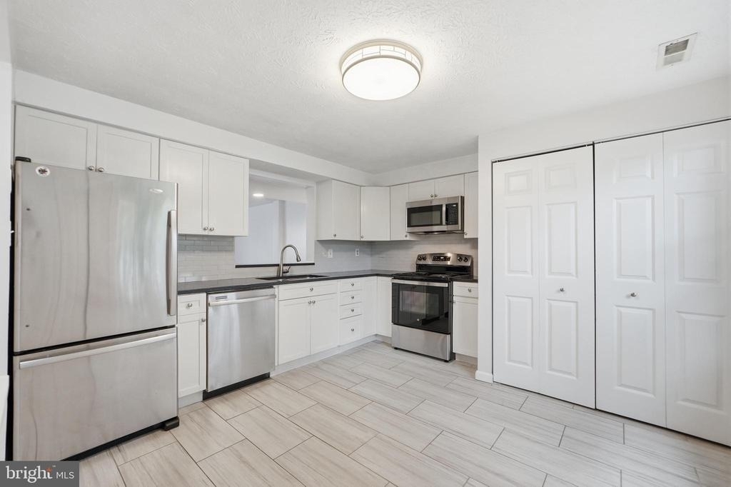 7 Leatherwood Court - Photo 3
