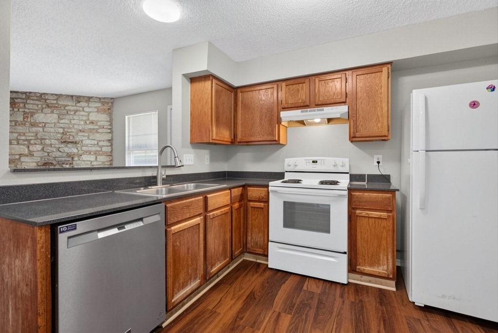 10207 Brownie Dr - Photo 1