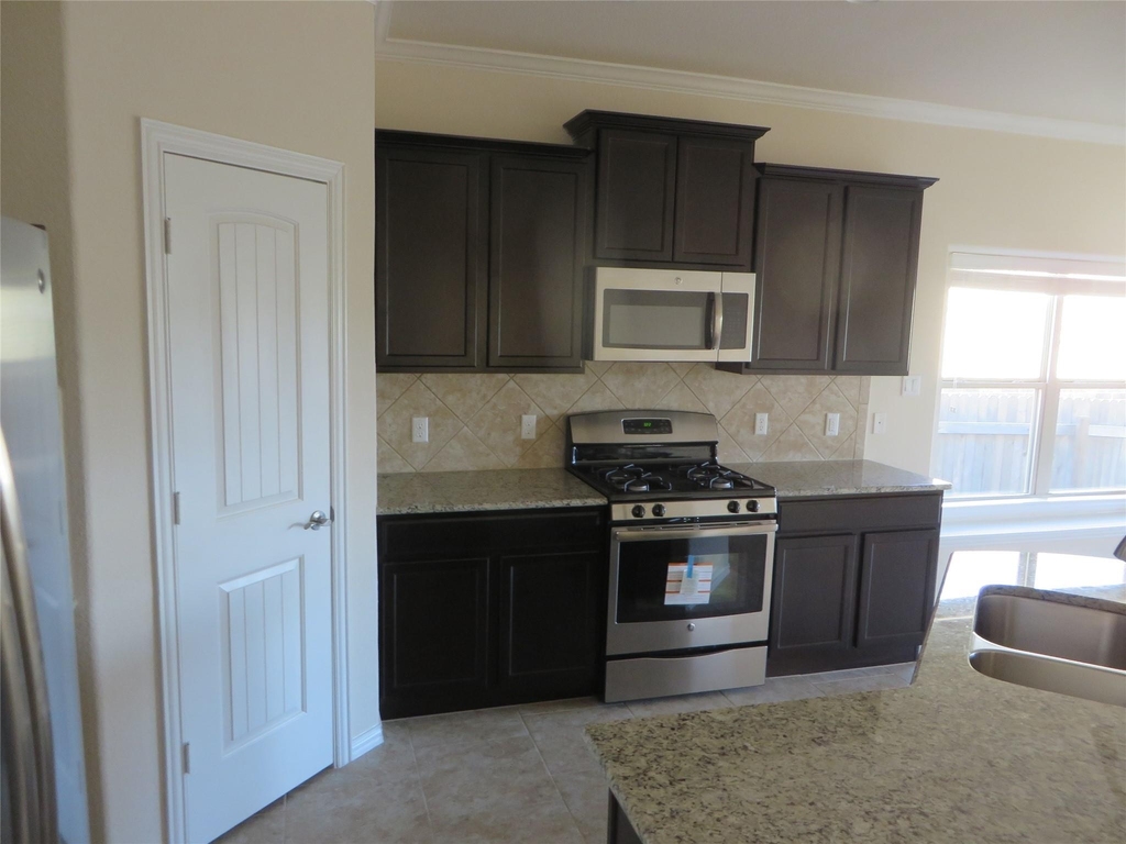 1220 Gaviota Ln - Photo 1
