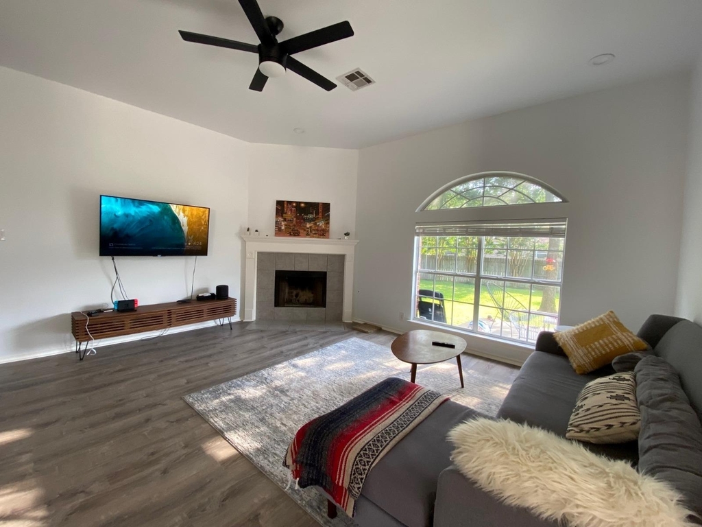 2623 Goldfinch Dr - Photo 3