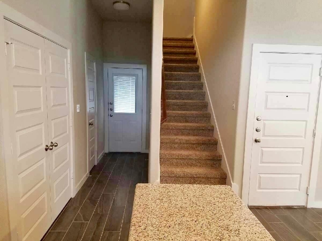 166 Lakeview Ct - Photo 3