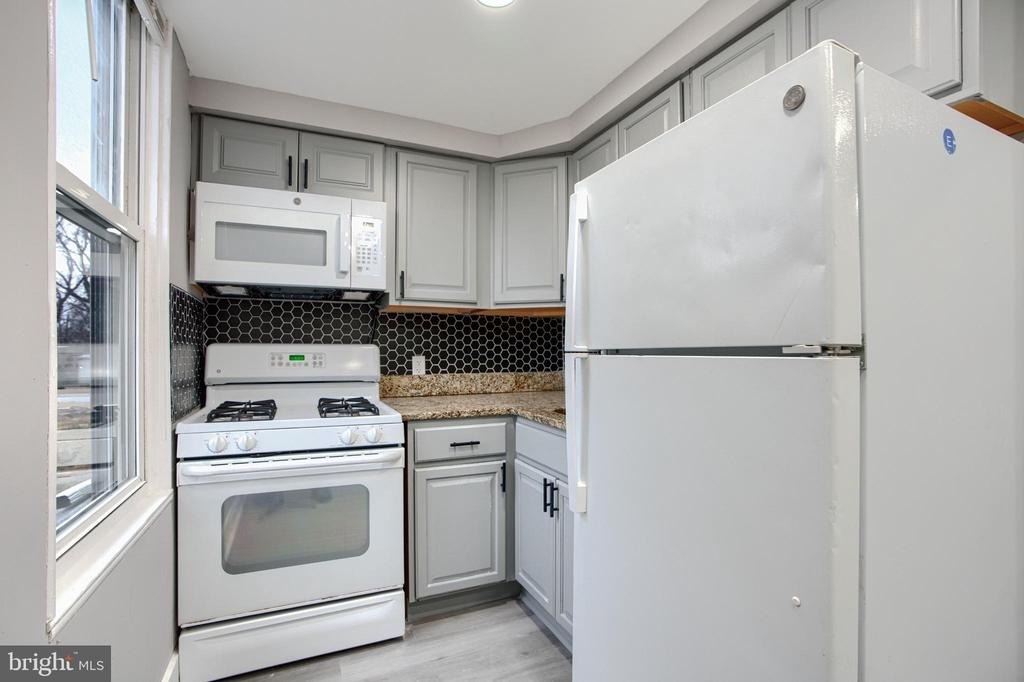 3807 Fleetwood Avenue - Photo 10