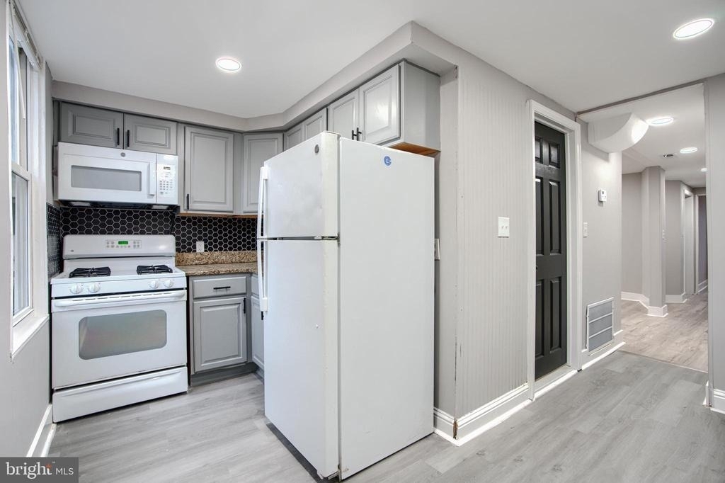 3807 Fleetwood Avenue - Photo 11