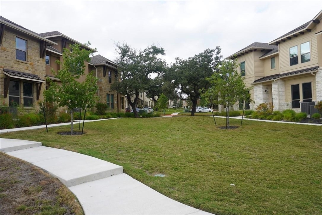 13800 Lyndhurst St - Photo 2