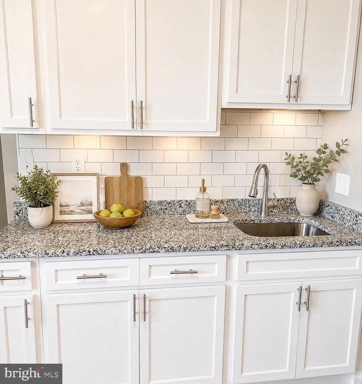 3200 Elgin Avenue - Photo 2