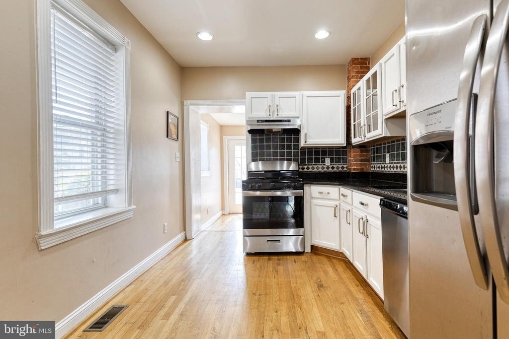 1514 Light Street - Photo 7