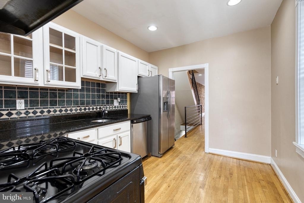 1514 Light Street - Photo 8