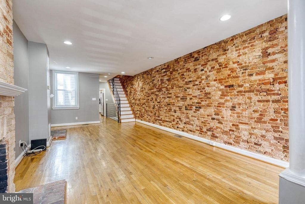 1514 Light Street - Photo 4