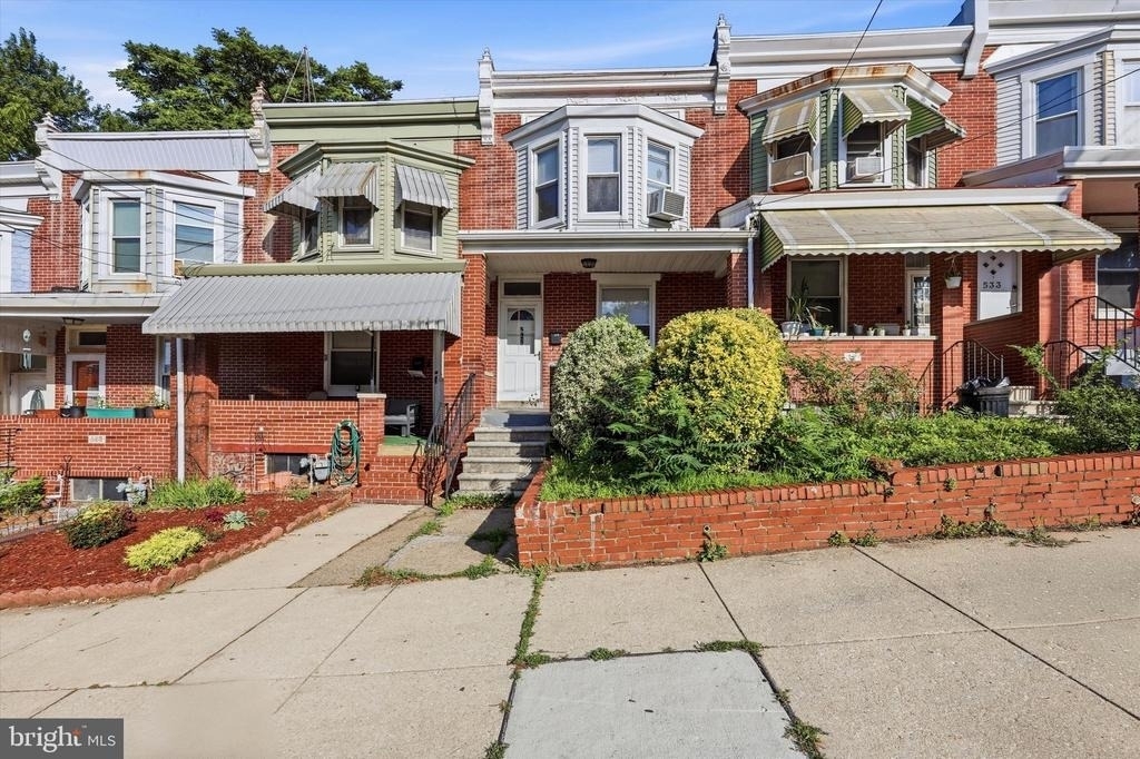 529 N Clayton Street - Photo 0