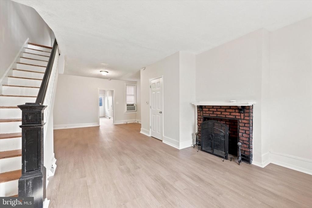 529 N Clayton Street - Photo 2