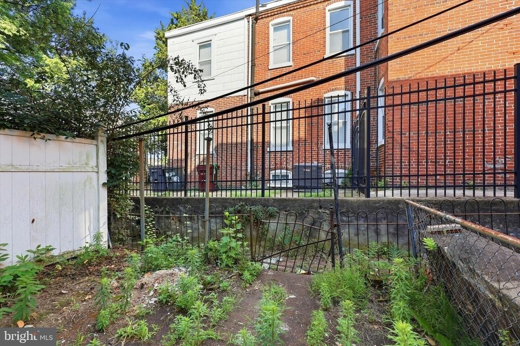 529 N Clayton Street - Photo 14